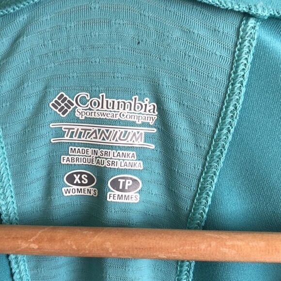Columbia Titanium 3/4 Sleeve Fitted Blue Top XS - Picture 6 of 6